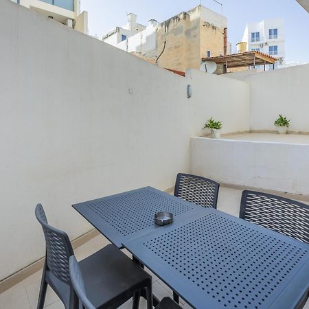 Superb 3Br Apt Close To Seafront Gzira Cameră foto
