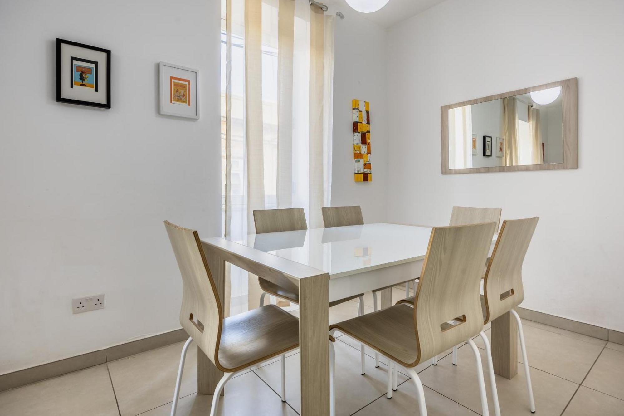 Superb 3Br Apt Close To Seafront Gzira Cameră foto
