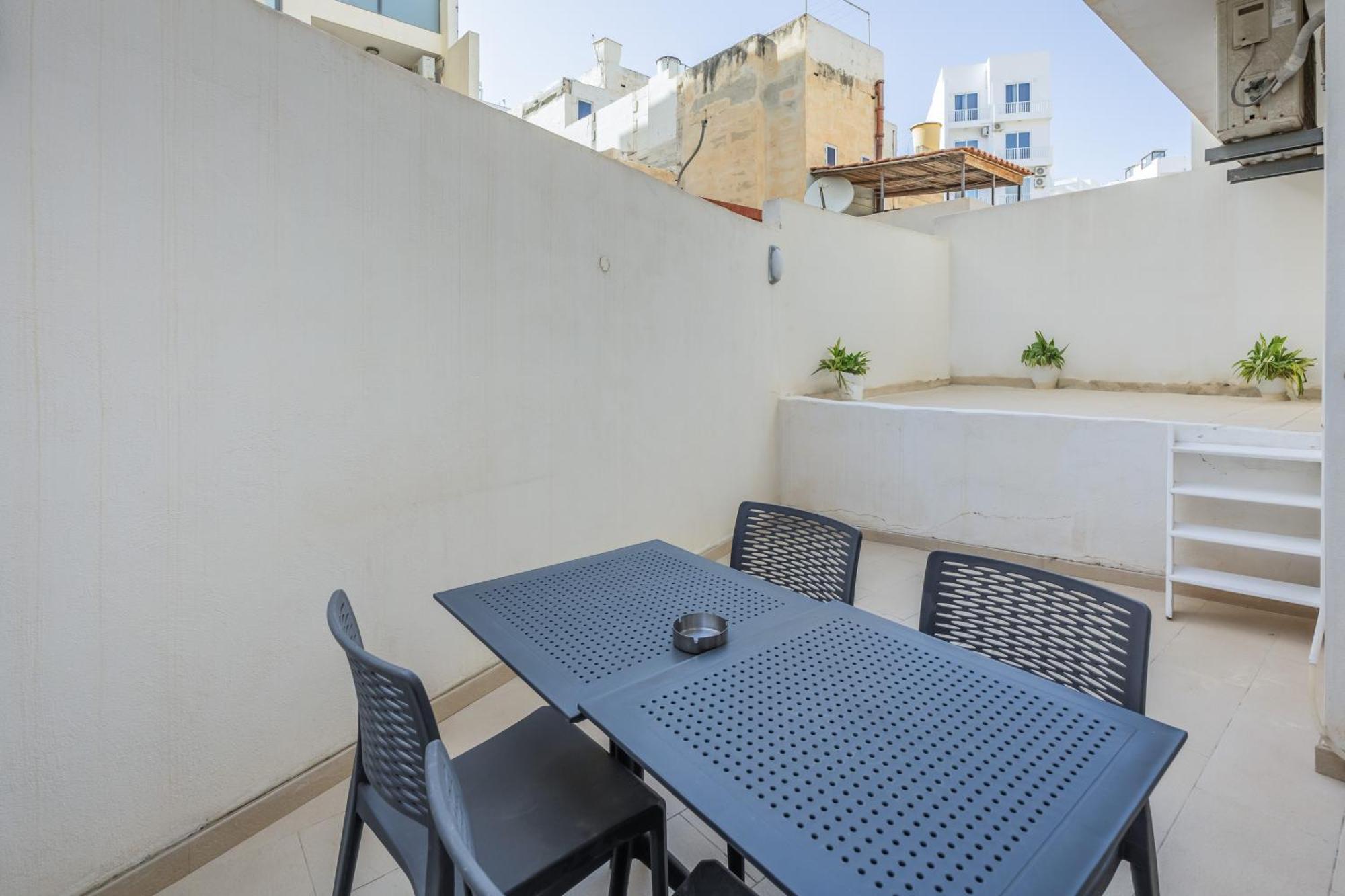 Superb 3Br Apt Close To Seafront Gzira Cameră foto